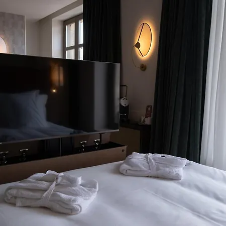 Отель & Oceania Les Augustins 4*