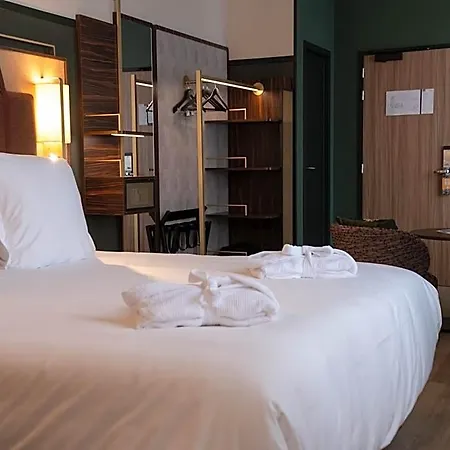 & Oceania Les Augustins Hotel