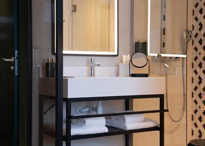 & Oceania Les Augustins Hotel